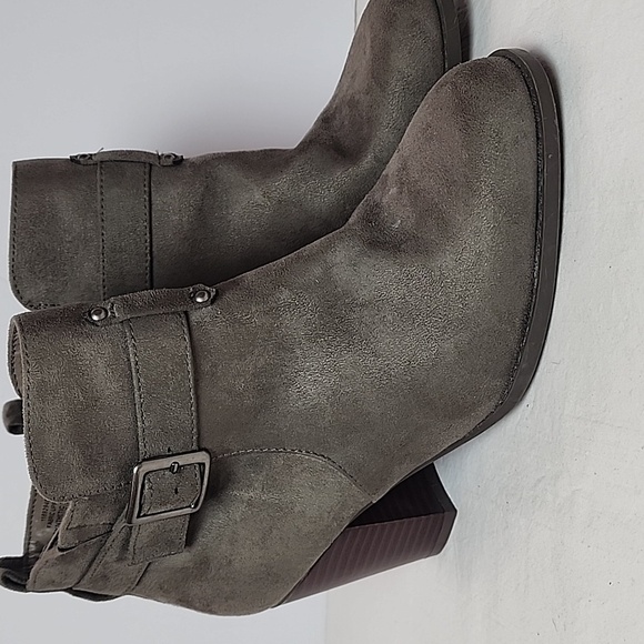 NWT Torrid Size 8W Dark Taupe Heel Bootie With Buckle Ankle Boots - Picture 2 of 9